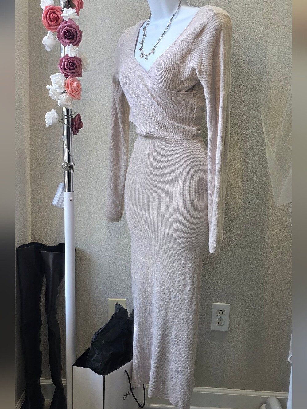 Freshman 1996 Beige Ribbed V-Neck Long Sleeve Maxi Dress Size S